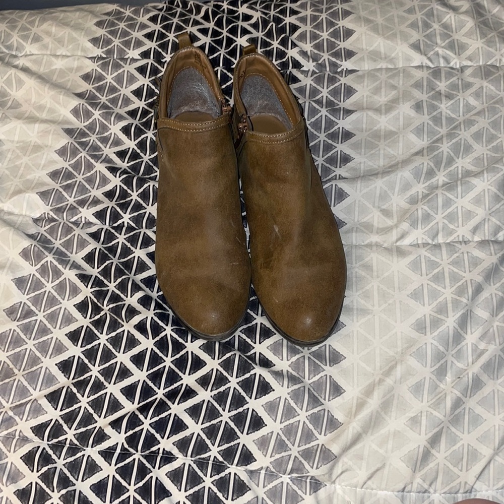 Small brown booties!